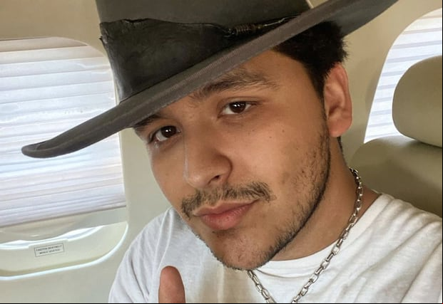 Christian Nodal será la voz principal en "¿Qué tal