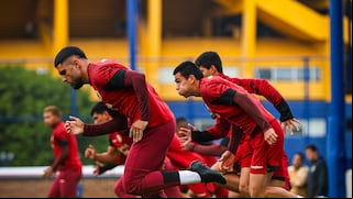 Con presencia de hinchas: Universitario entrenó en predio de Boca Juniors antes de enfrentar a River Plate