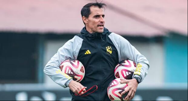 Guillermo Farré es cuestionado por los malos resultados de Sporting Cristal en los últimos partidos.