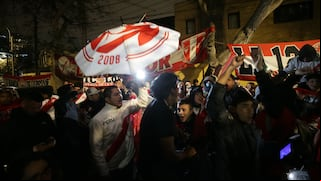 ¡Todo el aliento para la Bicolor! Así fue el banderazo previo al Perú vs. Colombia