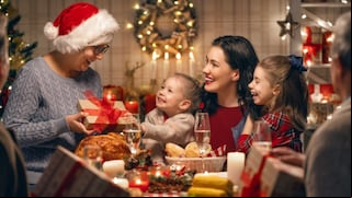 May distance not be an obstacle: the best phrases and messages to send at Christmas