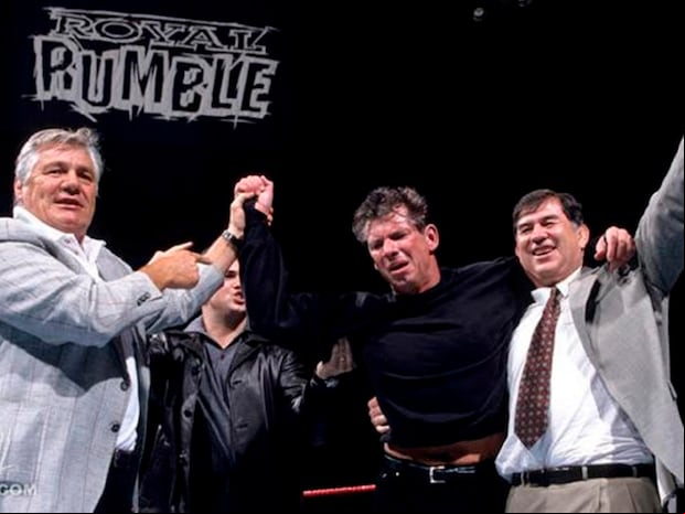El triunfo de Vince McMahon fue uno de los más polémicos en la historia de Royal Rumble. (Foto: WWE)