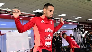 Se siguen sumando a la Selección: Alexander Callens ya está entrenando en la Videna