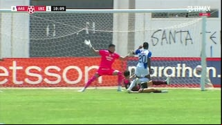 Intervención de cirujano: Horacio Calcaterra salvó a Universitario del gol de Alianza Atlético
