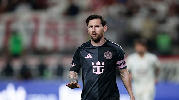 Lionel Messi fue abordado por jugadores de Universitario para sacarse una foto (Video: @GOLPERUoficial)
