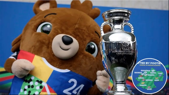 El trofeo de la Eurocopa es presentado en el Estadio Olímpico de Berlín