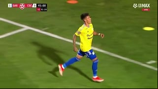 ¡Sorprendió a Penny! Gol de Santiago González para el 3-1 de Sporting Cristal vs. Garcilaso