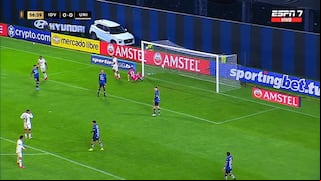 ¡Era el primero! Valera falló clara oportunidad para anotar el 1-0 de Universitario vs. Independiente del Valle