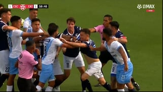¡Incómodos! Sporting Cristal explotó ante falta de la U. Católica sobre Jostin Alarcón