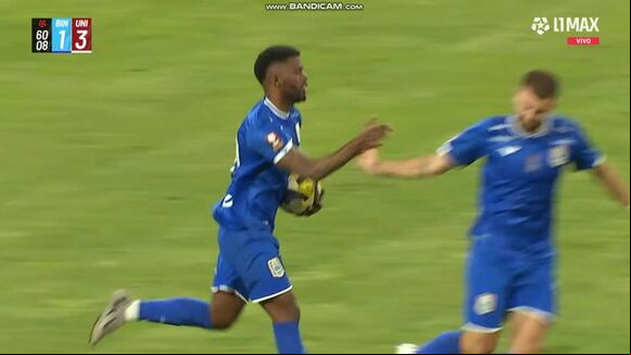 Gol de Marlon Torres para el 3-1 del Universitario vs. Binacional por la Liga 1 2025 (Video: Liga 1 MAX).